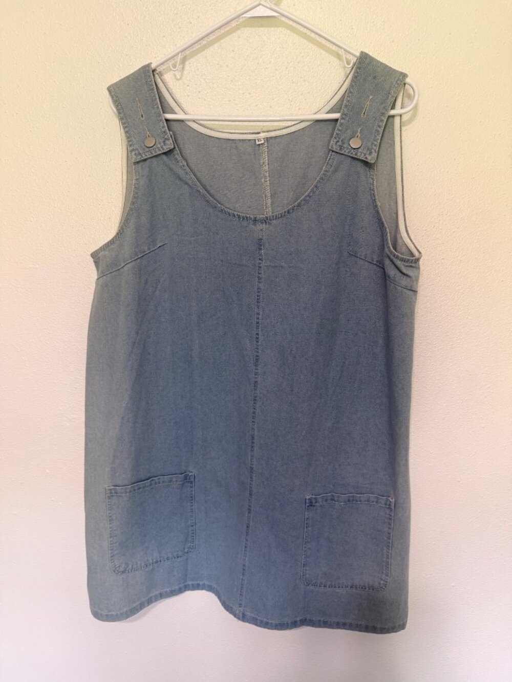 Womans Denim Jumper /Light Wash Blue Adustable Straps Pockets Size XL